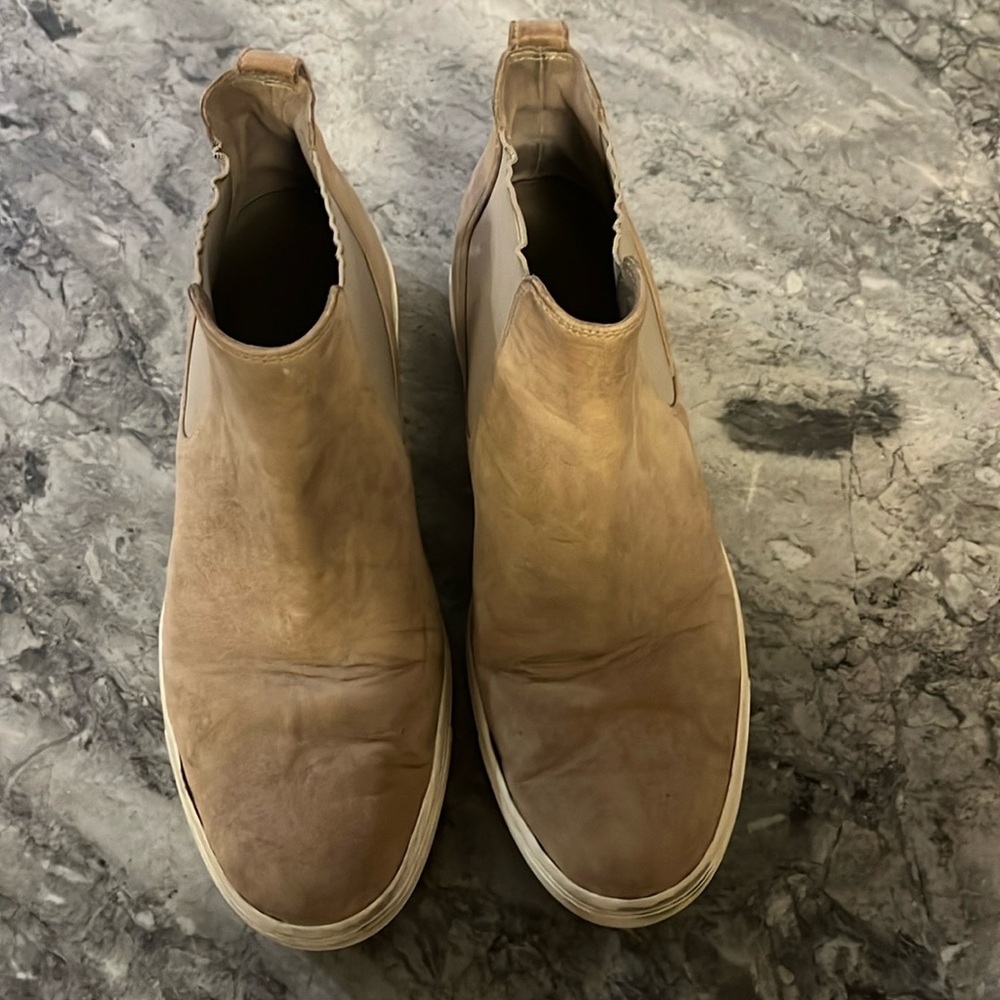 Vince size 38 suede boots